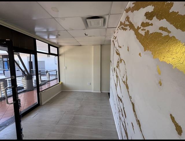 48M² OFFICE TO LET IN LA LUCIA